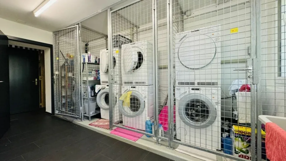 Appartamento di 3,5 locali ben mantenuto a Binningen con ascensore, balcone di 12 m² e torre di lavanderia privata – foto 17 di 18