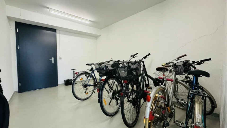 Appartamento di 3,5 locali ben mantenuto a Binningen con ascensore, balcone di 12 m² e torre di lavanderia privata – foto 18 di 18