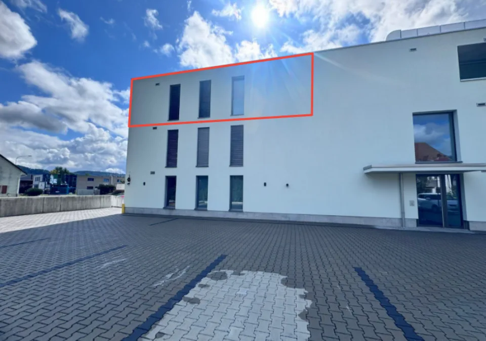 Appartement attique exclusif et moderne de 3,5 pièces avec grande terrasse & tour de buanderie