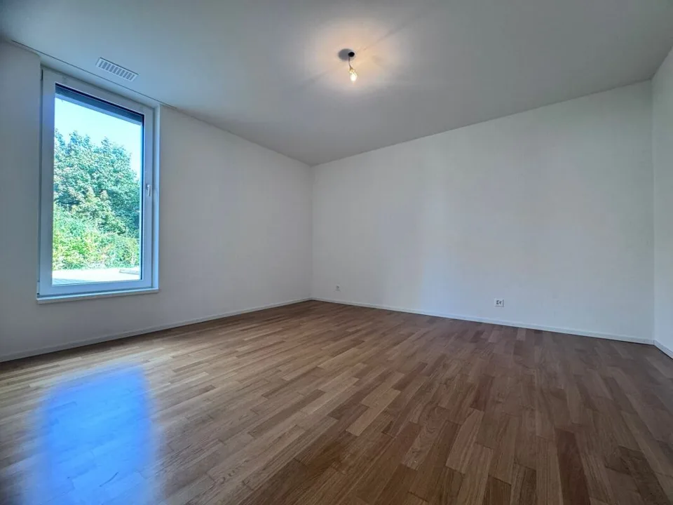 Appartement attique exclusif et moderne de 3,5 pièces avec grande terrasse & tour de buanderie