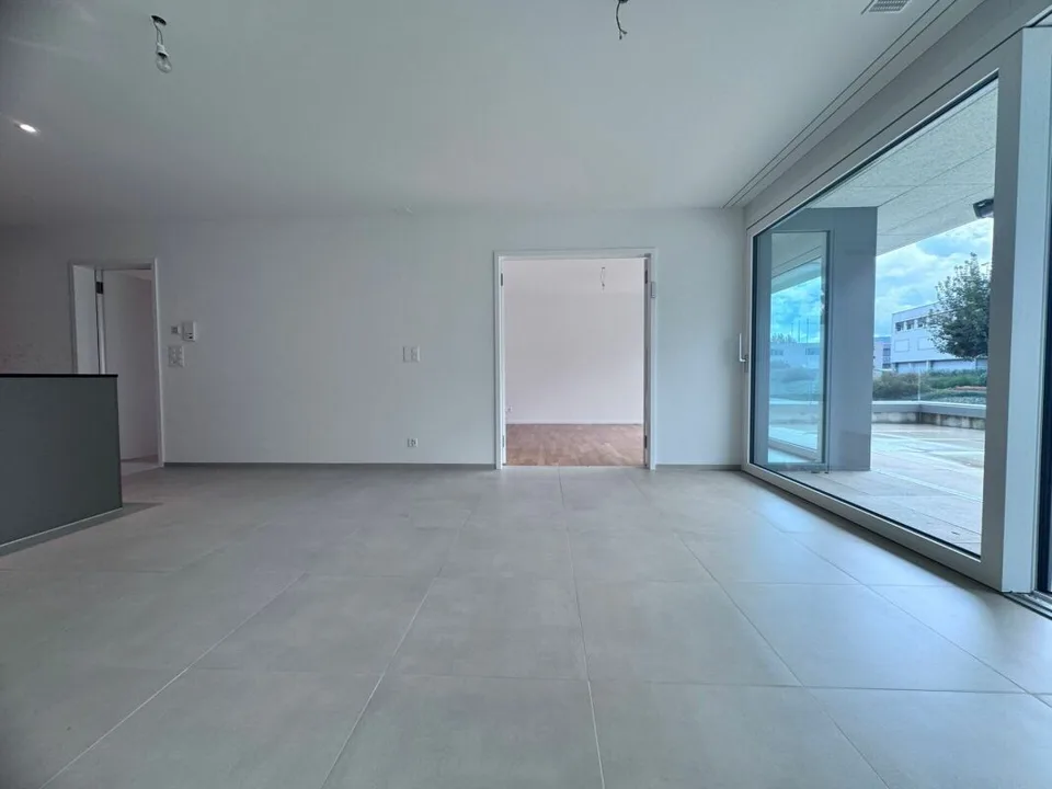 Appartement moderne et exclusif de 4,5 pièces avec grande terrasse & tour de buanderie