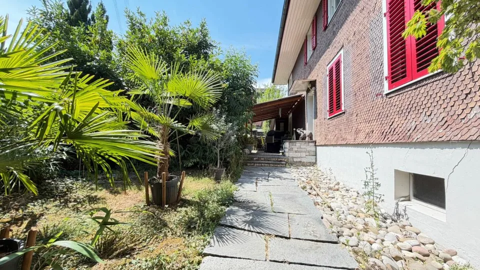 Ampia casa a schiera con giardino, garage e potenziale di ampliamento – foto 2 di 20