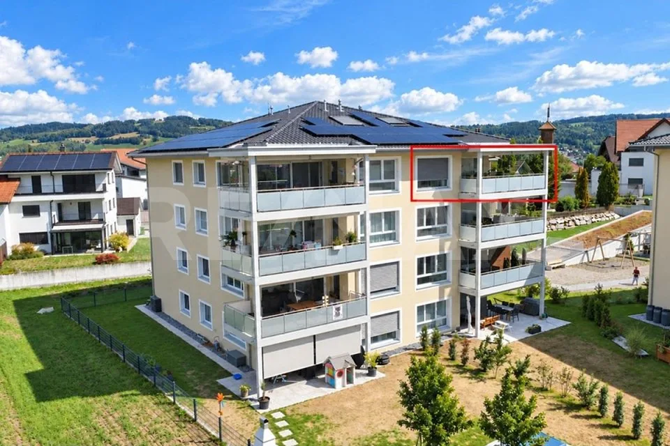 Vivere con una vista panoramica, appartamento spazioso di 4,5 locali con potenziale di sviluppo – foto 2 di 13