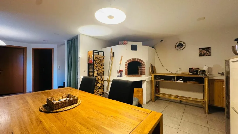 Maison de coin de 4,5 pièces avec jardin, garage, place de parking et four à pizza à Giebenach – photo 21 sur 26
