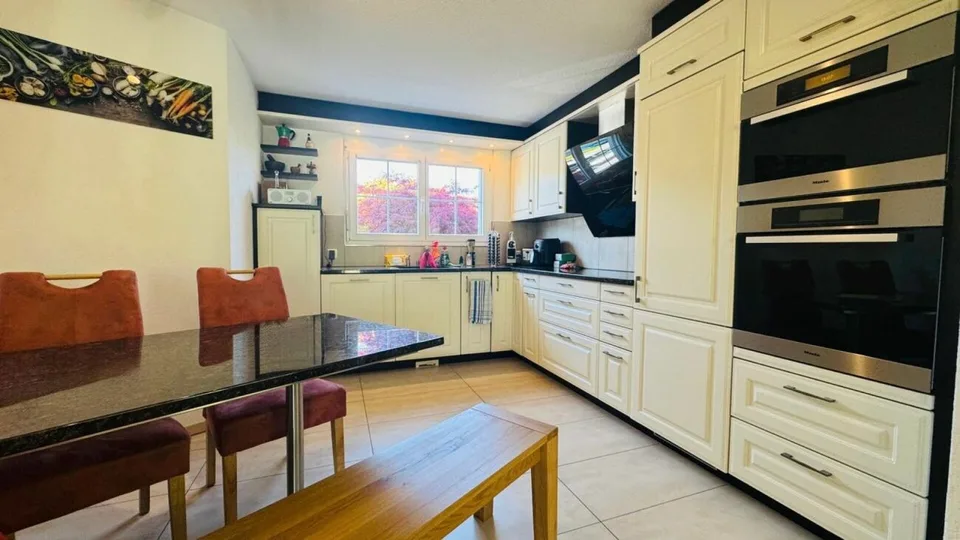 Maison de coin de 4,5 pièces avec jardin, garage, place de parking et four à pizza à Giebenach – photo 6 sur 26