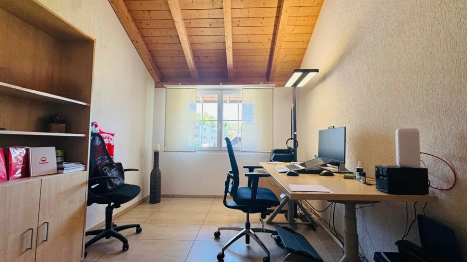 Maison de coin de 4,5 pièces avec jardin, garage, place de parking et four à pizza à Giebenach – photo 12 sur 26