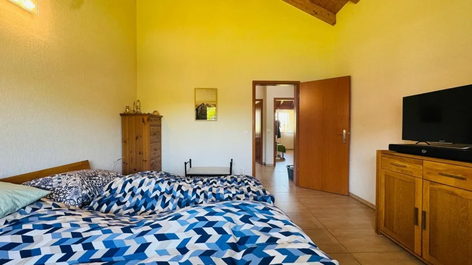 Maison de coin de 4,5 pièces avec jardin, garage, place de parking et four à pizza à Giebenach – photo 11 sur 26