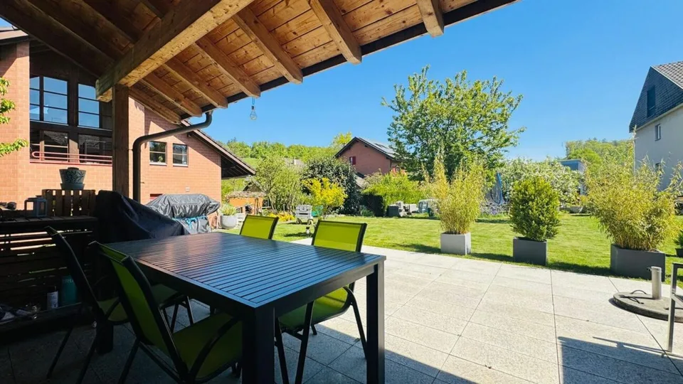 Maison de coin de 4,5 pièces avec jardin, garage, place de parking et four à pizza à Giebenach – photo 17 sur 26