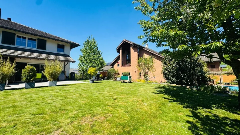 Maison de coin de 4,5 pièces avec jardin, garage, place de parking et four à pizza à Giebenach – photo 18 sur 26