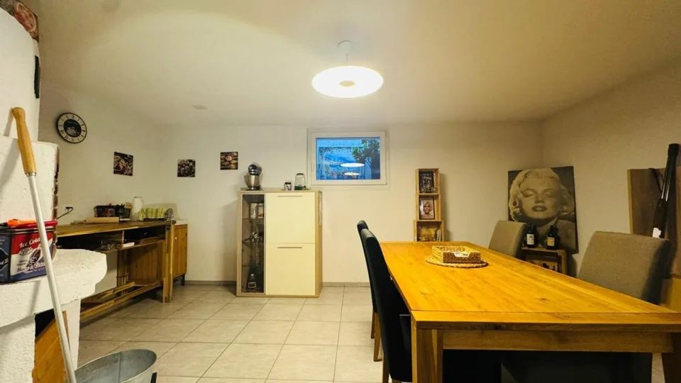 Maison de coin de 4,5 pièces avec jardin, garage, place de parking et four à pizza à Giebenach – photo 20 sur 26
