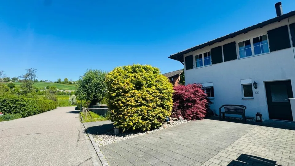 Maison de coin de 4,5 pièces avec jardin, garage, place de parking et four à pizza à Giebenach – photo 19 sur 26