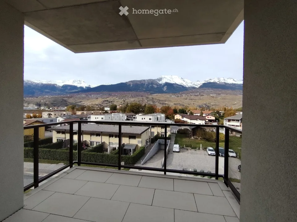 Two-and-a-half-room apartment with view + indoor parking space