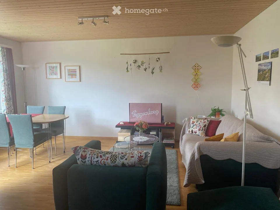 Well-maintained apartment with balcony and underground parking space