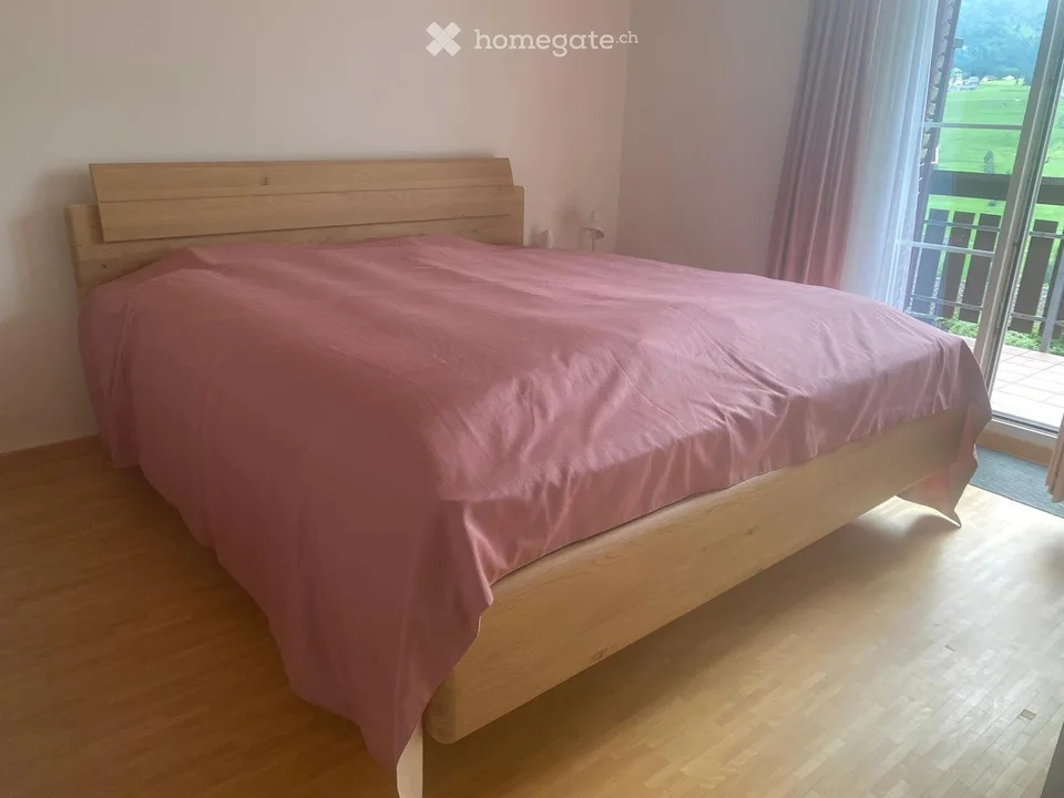 Well-maintained apartment with balcony and underground parking space