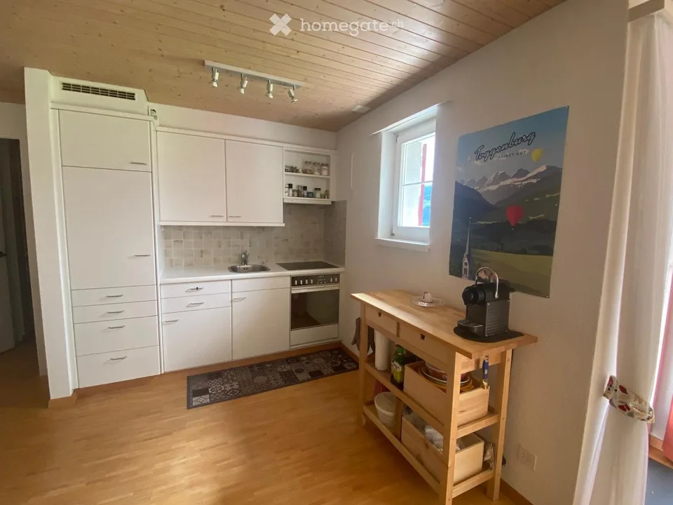 Well-maintained apartment with balcony and underground parking space