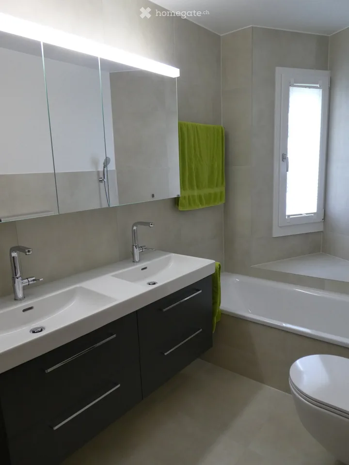 Appartement lumineux 4.5 pièces avec balcon et cheminée à Stansstad