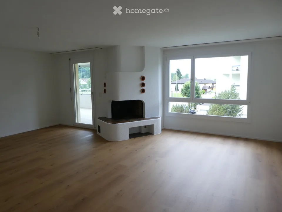 Appartement lumineux 4.5 pièces avec balcon et cheminée à Stansstad