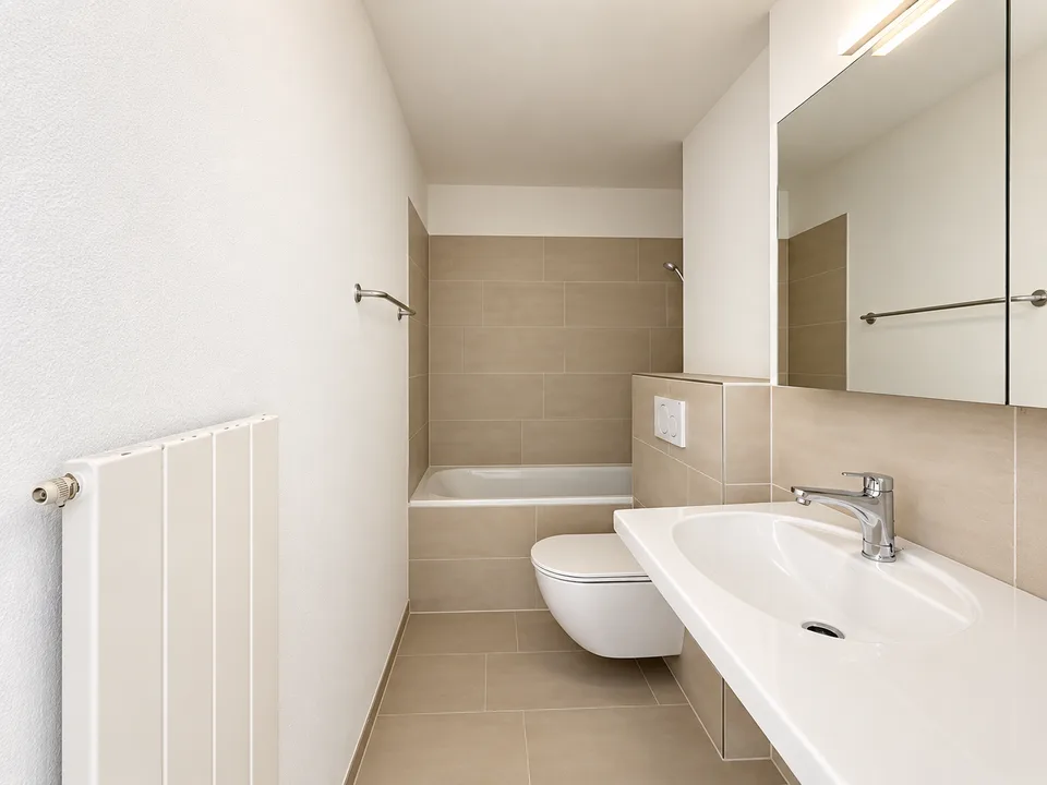 Appartamento luminoso 4.5 locali con balcone in posizione tranquilla – Oberweningen
