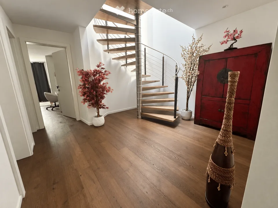 201 m² Attika-Maisonette mit Alpenblick, drei Terrassen und Whirlpool