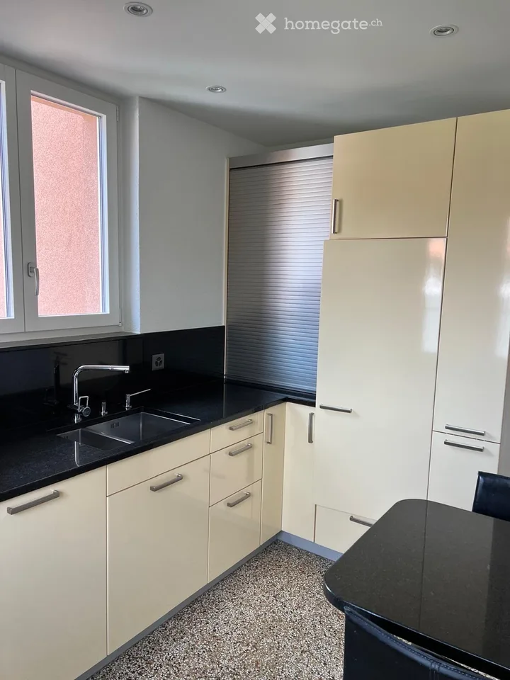 Appartamento di 3 locali ristrutturato (piano rialzato) in casa in stile Liberty