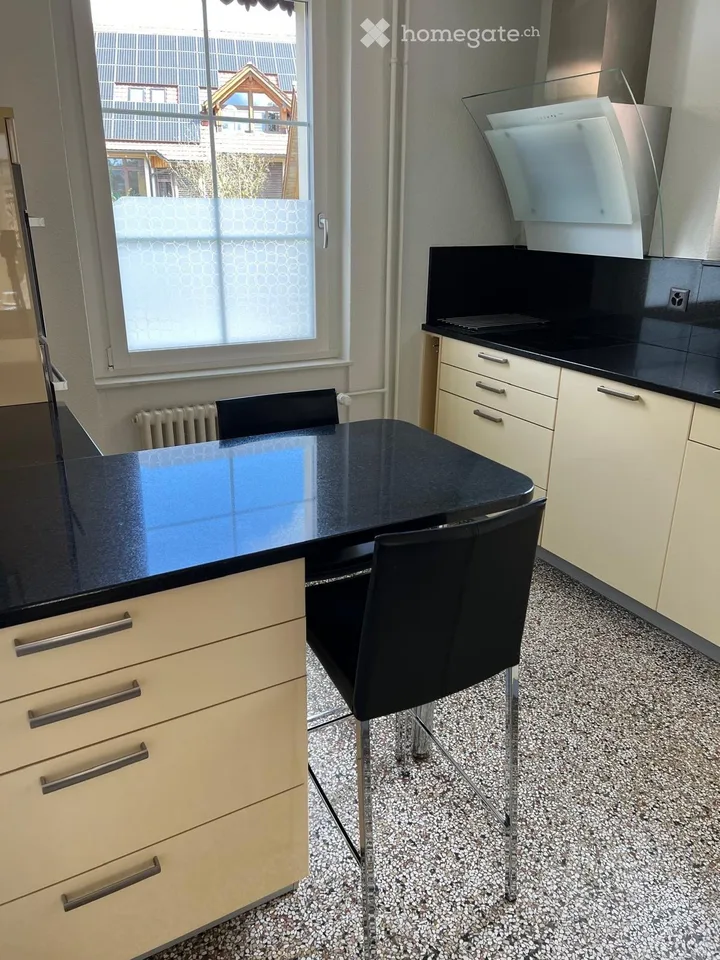 Appartamento di 3 locali ristrutturato (piano rialzato) in casa in stile Liberty