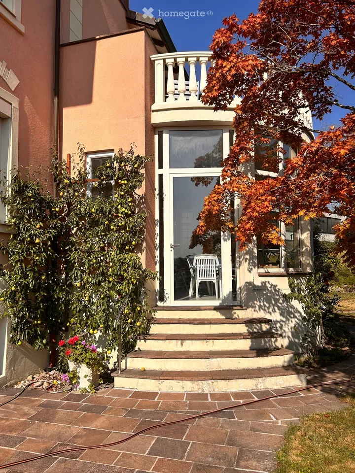 Appartamento di 3 locali ristrutturato (piano rialzato) in casa in stile Liberty