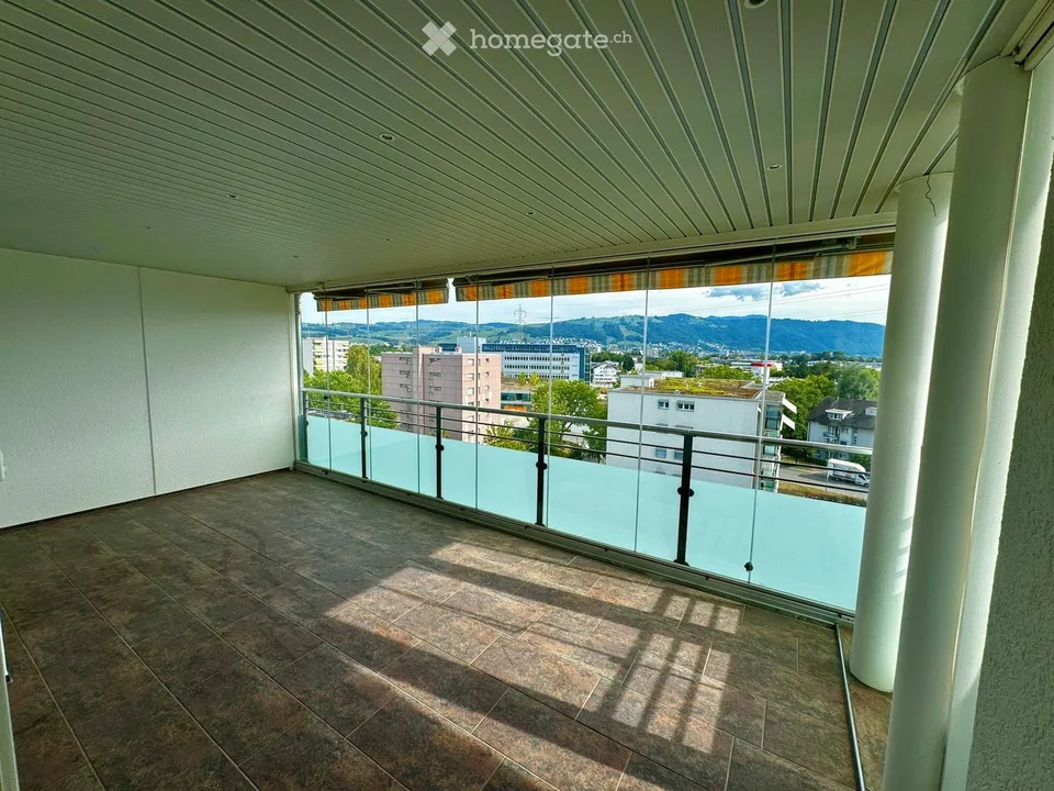 Helle 4.5-Zimmer-Wohnung mit Panoramablick in Steinhausen