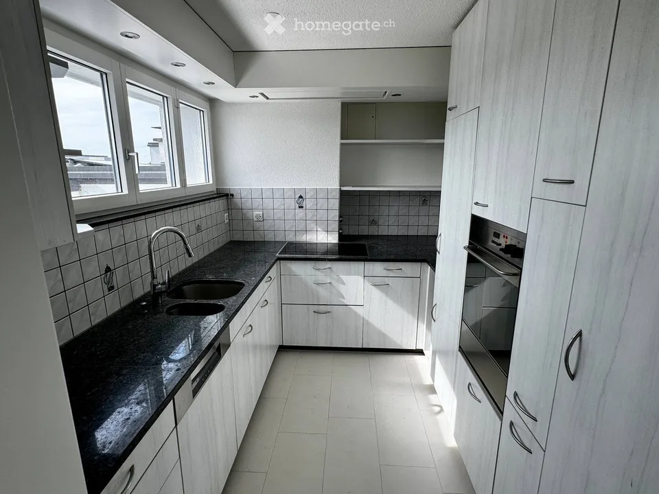Helle 4.5-Zimmer-Wohnung mit Panoramablick in Steinhausen