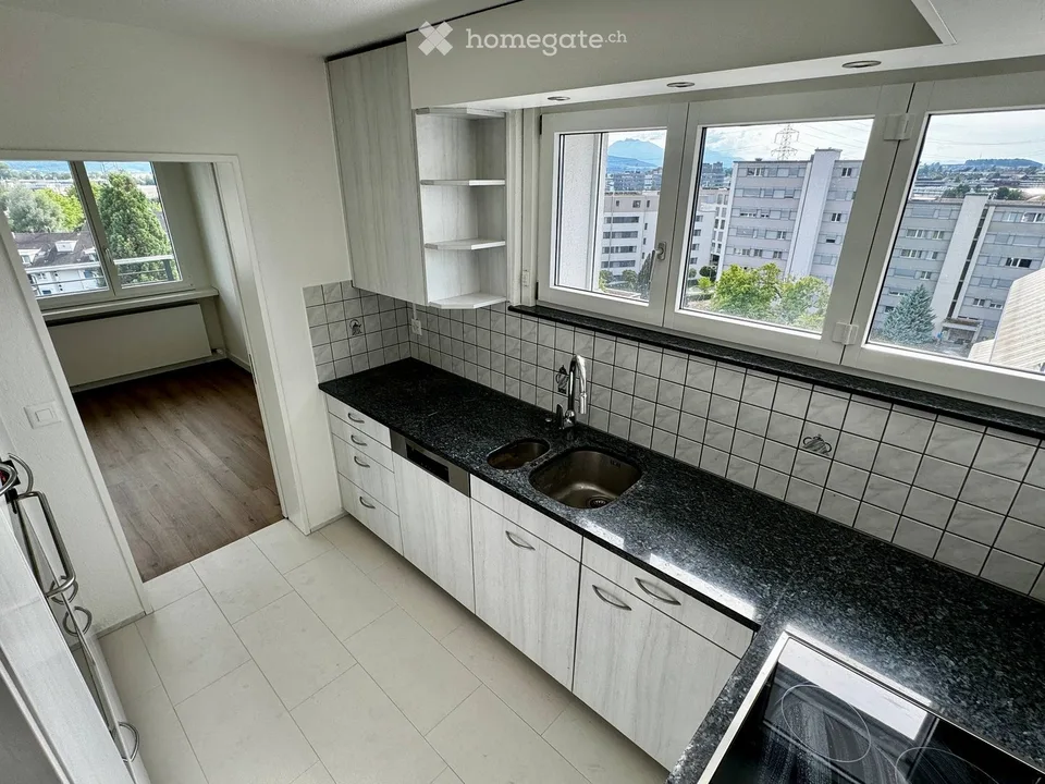 Helle 4.5-Zimmer-Wohnung mit Panoramablick in Steinhausen