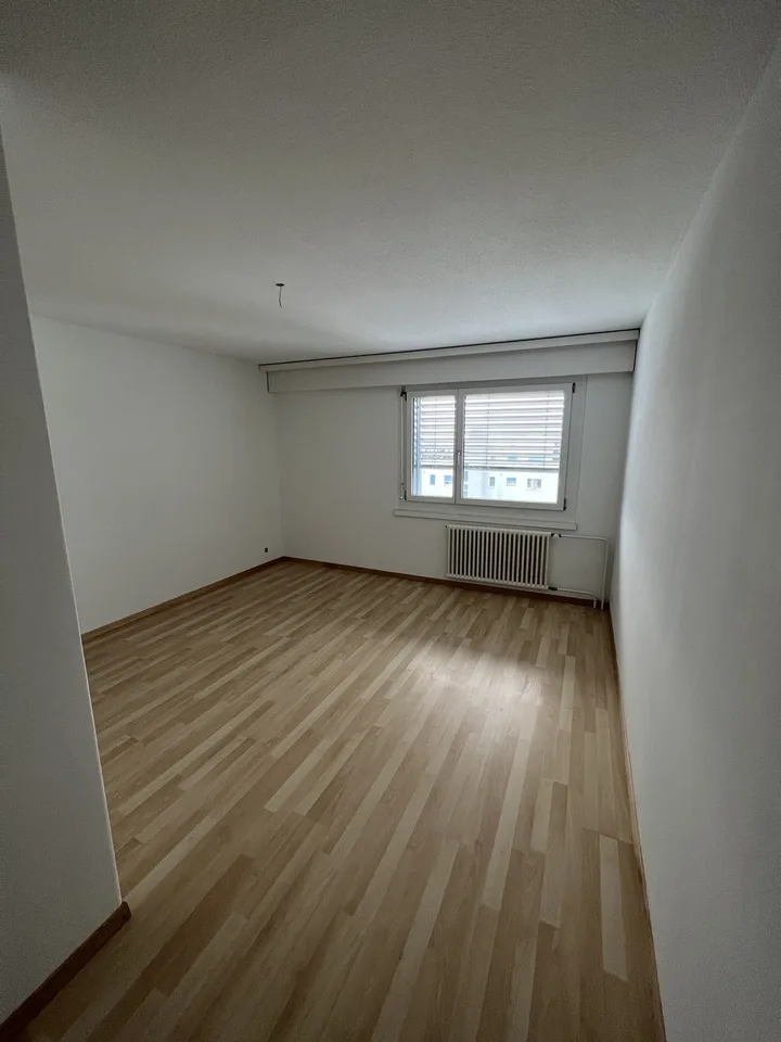 Wohnen mit Weitblick: 4.5-Zimmer-Wohnung in Adlikon mit grosszügiger Terrasse