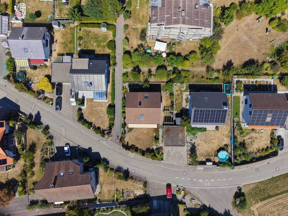 Casa unifamiliare di 6,5 locali in una posizione tranquilla con esposizione solare ideale – foto 3 di 14