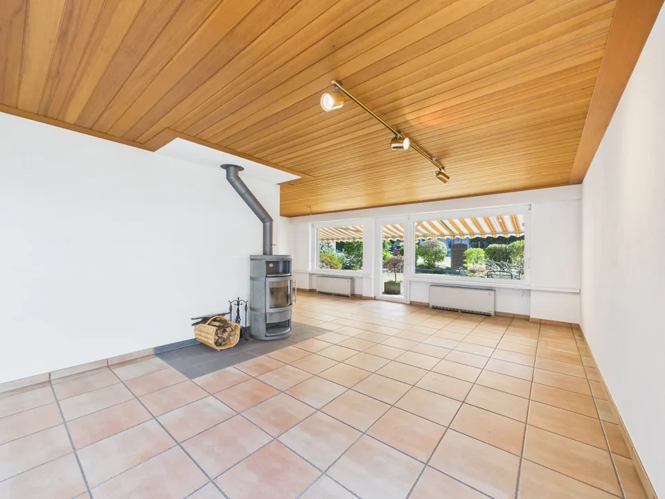 Casa unifamiliare di 6,5 locali in una posizione tranquilla con esposizione solare ideale – foto 5 di 14