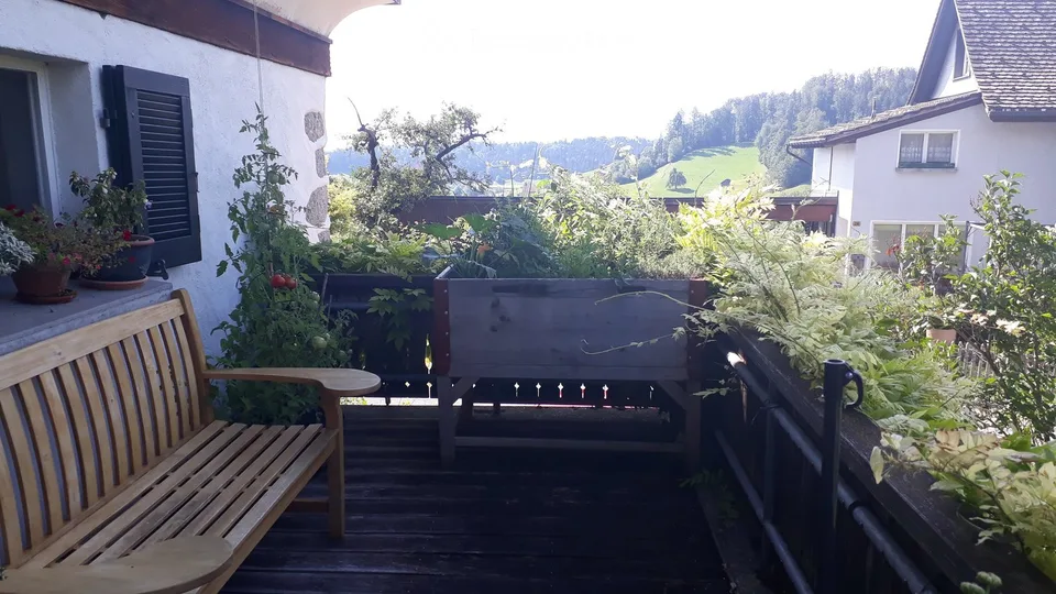 Appartamento luminoso, accogliente di 2 camere con vista sulla montagna e terrazza soleggiata