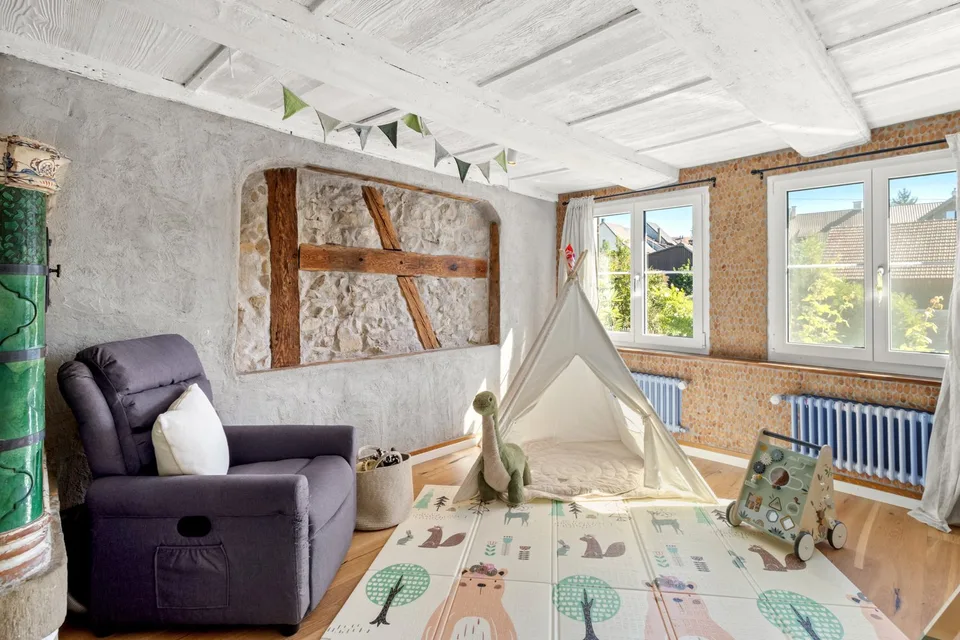 7-Zimmer Reihenhaus mit Charme in Wilchingen kaufen – Foto 4 von 13