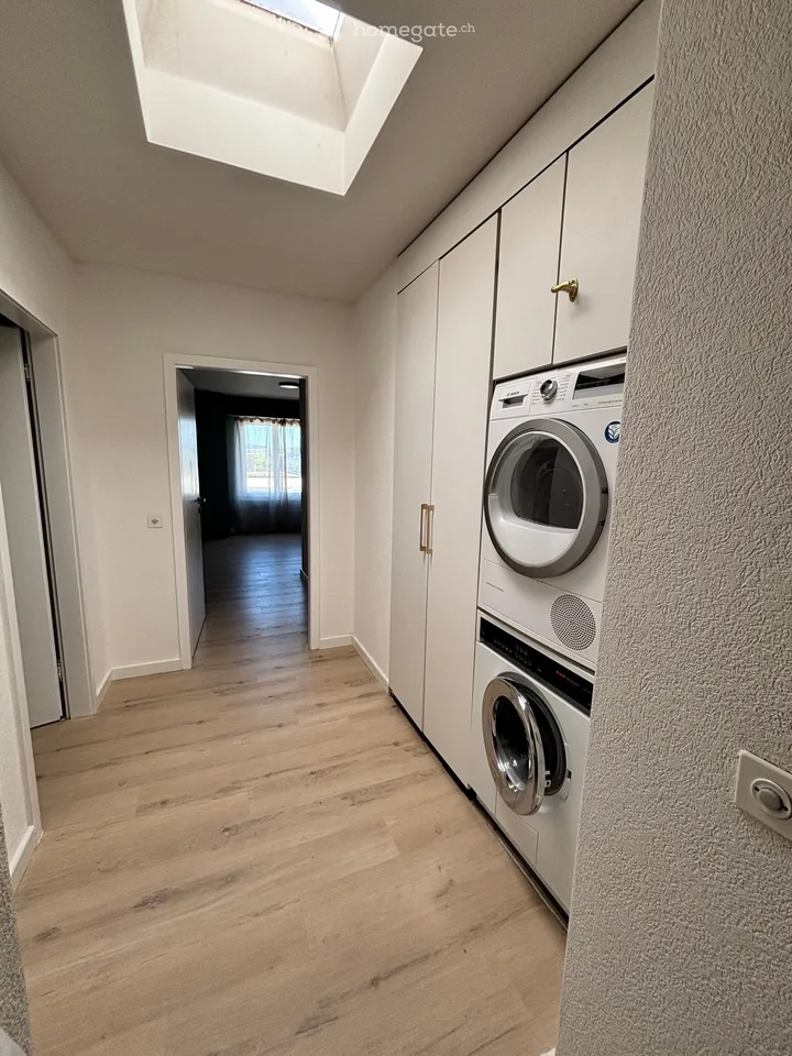 Appartement en duplex de 6,5 pièces avec vue à Thalwil ; LIMITÉ 6-9 mois