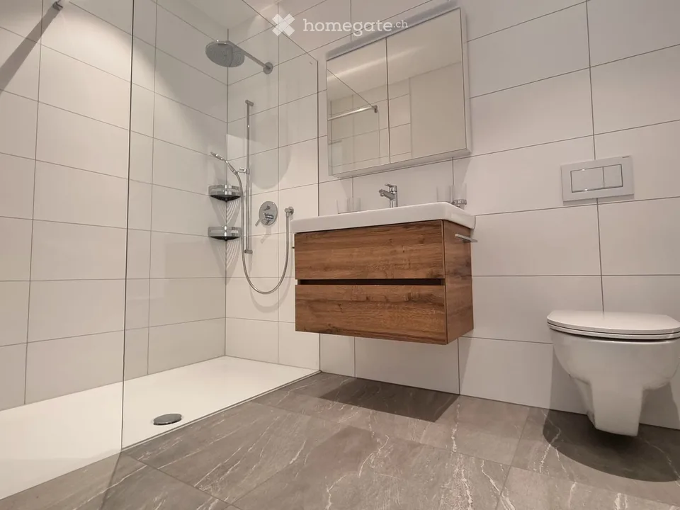 4.5 Room Garden Apartment in Rain