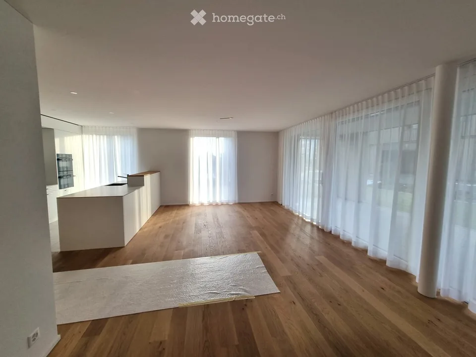 4.5 Room Garden Apartment in Rain