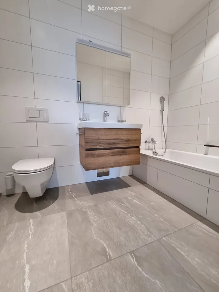 4.5 Room Garden Apartment in Rain