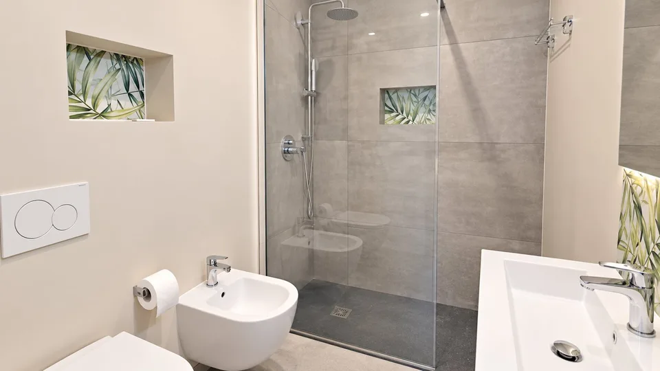 FAIDO – WOHNUNG RENOVIERUNG IN GRÜN, ZWEI SCHRITE VON DER PIUMOGNA-WASSERFALL