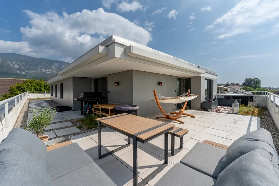 Living above the rooftops with a panoramic terrace – photo 7 of 7