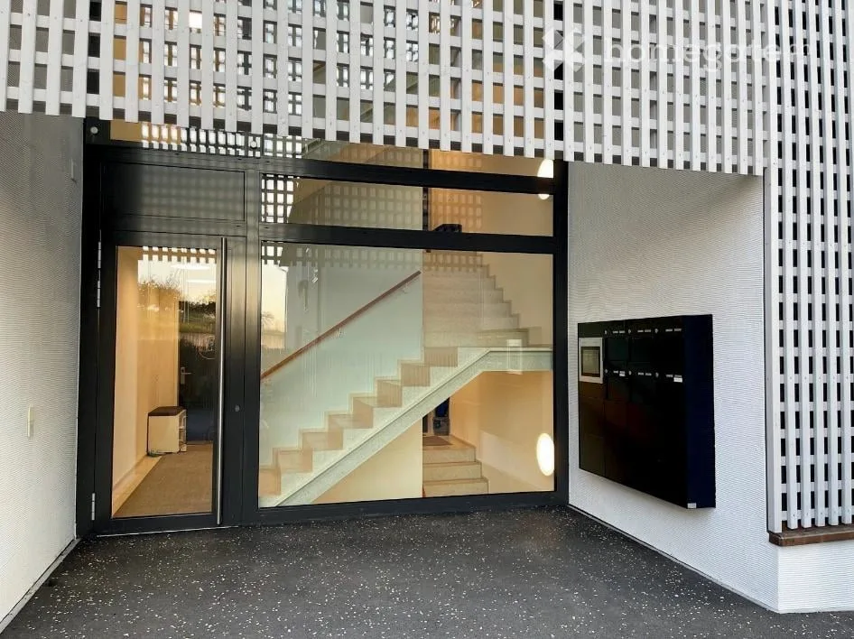 Exclusive bright 4.5-room apartment in a green area with quick connection to Zurich