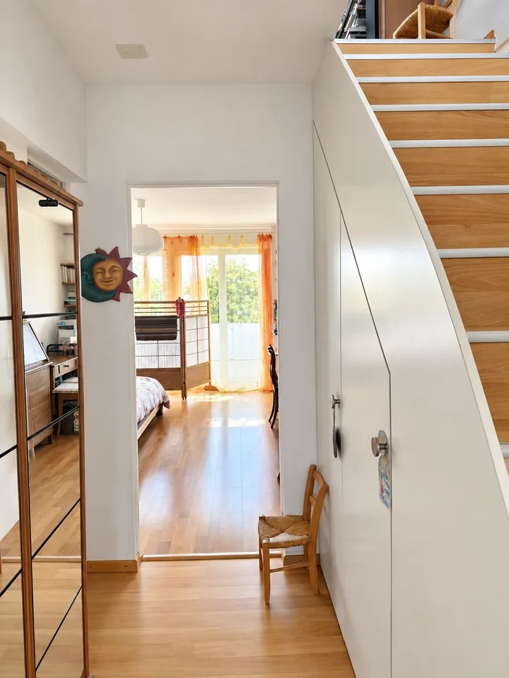Living with single-family house character – photo 10 of 14