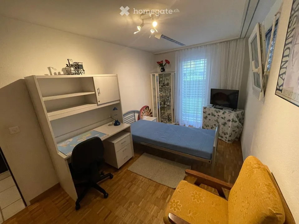Helle 4.5-Zimmer-Wohnung mit Gartensitzplatz in Niederhasli