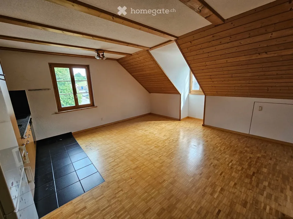 Charmant appartement de 3,5 pièces sous les toits à Volketswil