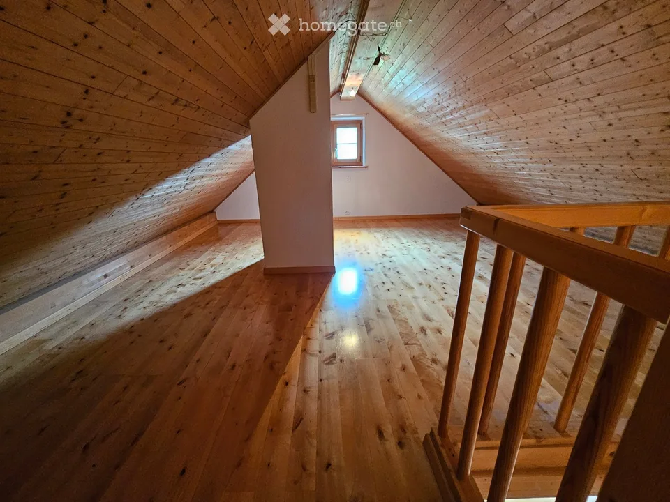 Charmant appartement de 3,5 pièces sous les toits à Volketswil