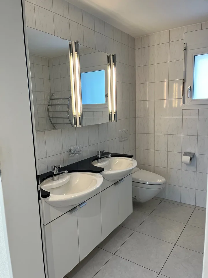 Helle 4½ Zimmer Wohnung mit grossem Balkon - Eigentumstandard