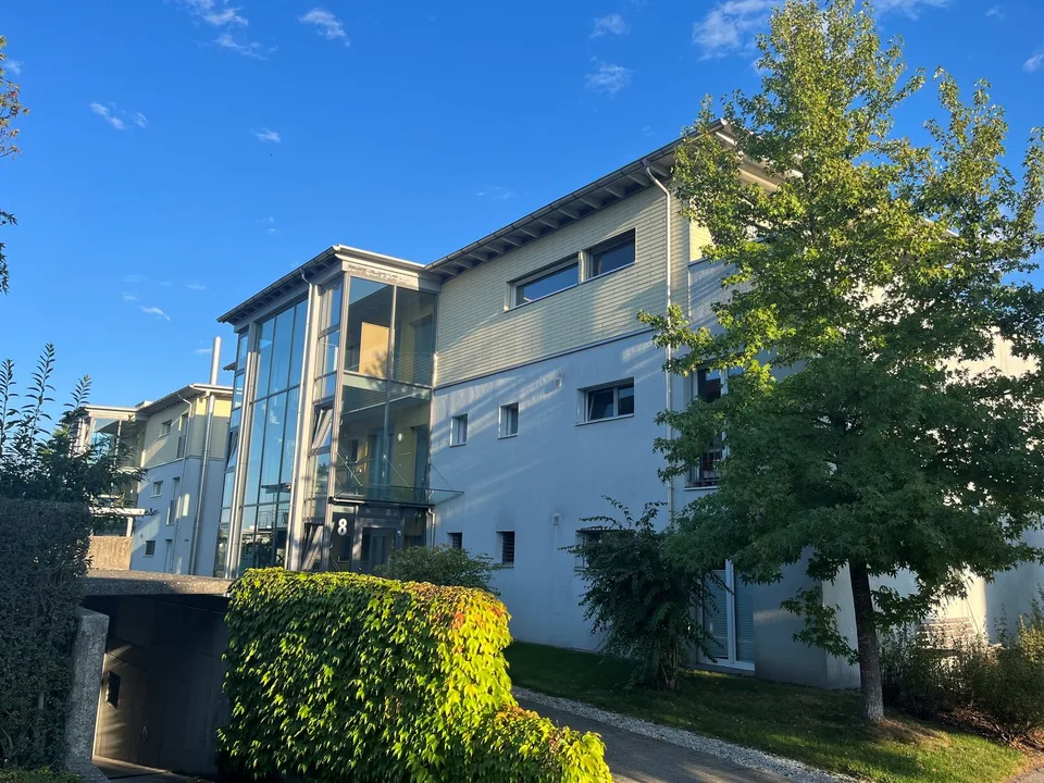 Helle 4½ Zimmer Wohnung mit grossem Balkon - Eigentumstandard