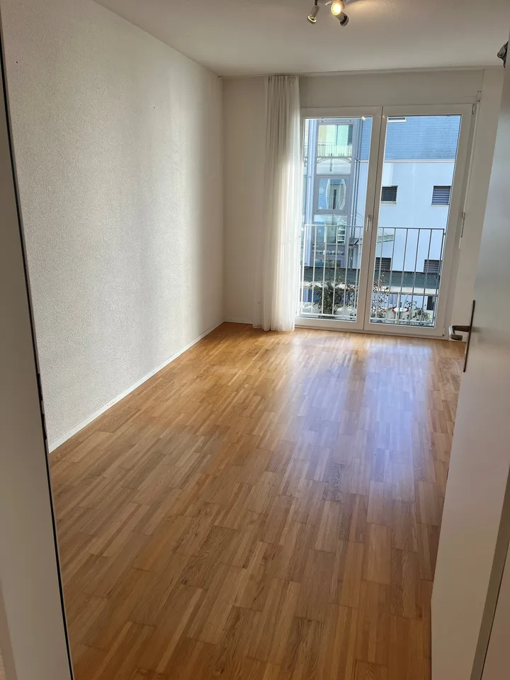 Helle 4½ Zimmer Wohnung mit grossem Balkon - Eigentumstandard