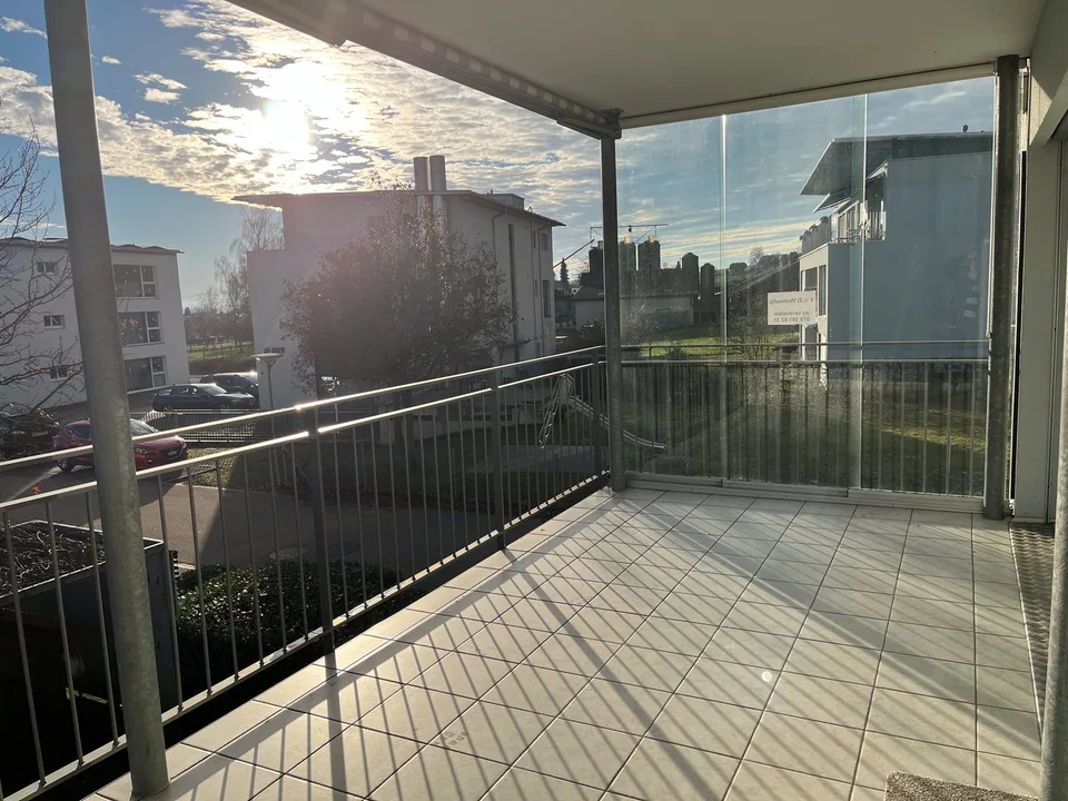 Helle 4½ Zimmer Wohnung mit grossem Balkon - Eigentumstandard