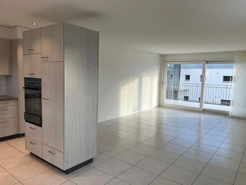 Helle 4½ Zimmer Wohnung mit grossem Balkon - Eigentumstandard
